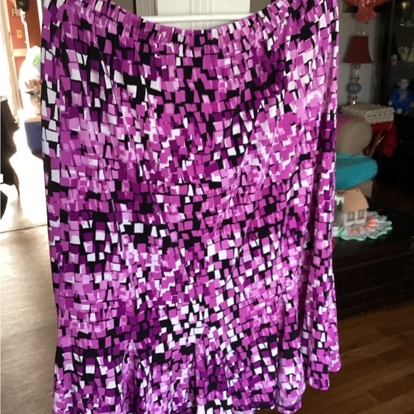 Skirt - Picture 1 of 2